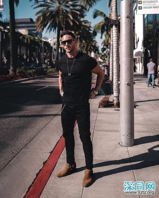 黑T与白T 谁才是男人T恤中的百搭王者? 黑T与白T 谁才是男人T恤中的百搭王者?