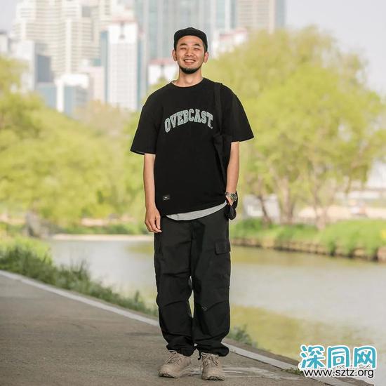 黑T与白T 谁才是男人T恤中的百搭王者? 黑T与白T 谁才是男人T恤中的百搭王者?