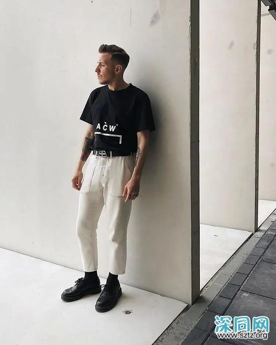 黑T与白T 谁才是男人T恤中的百搭王者? 黑T与白T 谁才是男人T恤中的百搭王者?