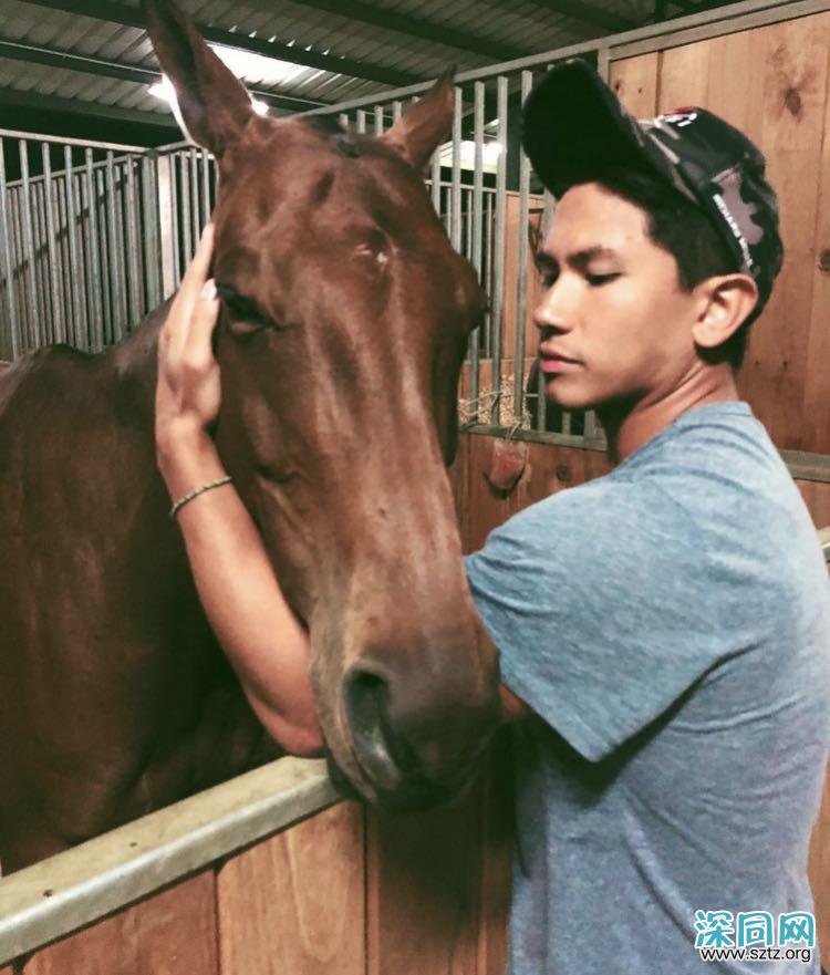 28岁文莱王子六块腹肌运动全能长相如好莱坞明星 28岁文莱王子六块腹肌运动全能长相如好莱坞明星