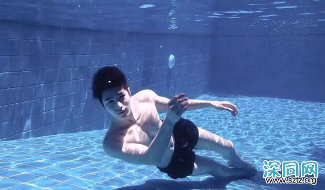 陈学冬最新肌肉大片力量感十足,戏称“出水钢炮” 陈学冬最新肌肉大片力量感十足,戏称“出水钢炮”