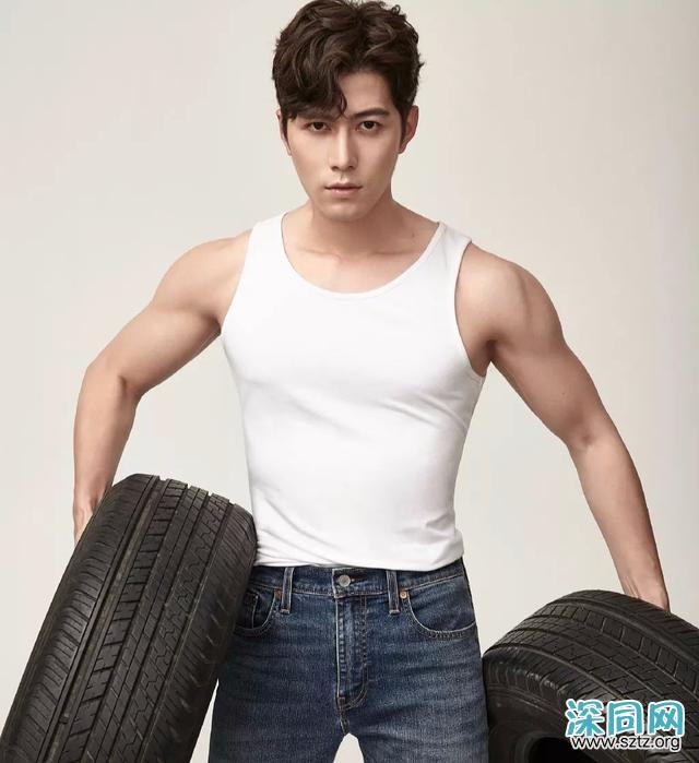 陈学冬最新肌肉大片力量感十足,戏称“出水钢炮” 陈学冬最新肌肉大片力量感十足,戏称“出水钢炮”