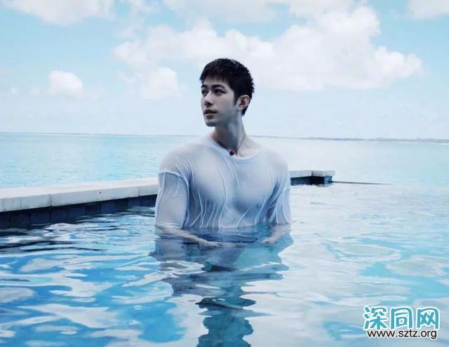 陈学冬最新肌肉大片力量感十足,戏称“出水钢炮” 陈学冬最新肌肉大片力量感十足,戏称“出水钢炮”