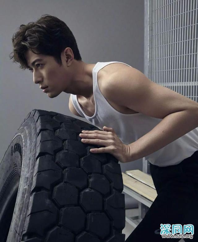 陈学冬最新肌肉大片力量感十足,戏称“出水钢炮” 陈学冬最新肌肉大片力量感十足,戏称“出水钢炮”