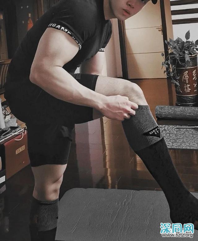 张天爱的肌肉私教又火了!靠一身腱子肉走红娱乐圈 张天爱的肌肉私教又火了!靠一身腱子肉走红娱乐圈