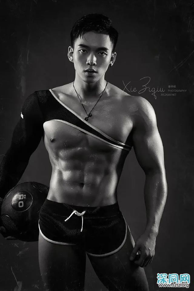 张天爱的肌肉私教又火了!靠一身腱子肉走红娱乐圈 张天爱的肌肉私教又火了!靠一身腱子肉走红娱乐圈