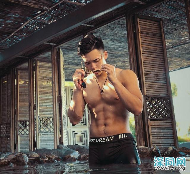 张天爱的肌肉私教又火了!靠一身腱子肉走红娱乐圈 张天爱的肌肉私教又火了!靠一身腱子肉走红娱乐圈