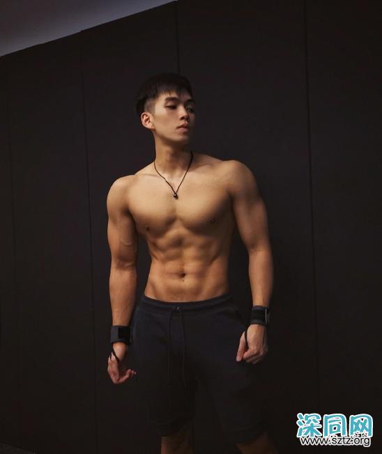 张天爱的肌肉私教又火了!靠一身腱子肉走红娱乐圈 张天爱的肌肉私教又火了!靠一身腱子肉走红娱乐圈