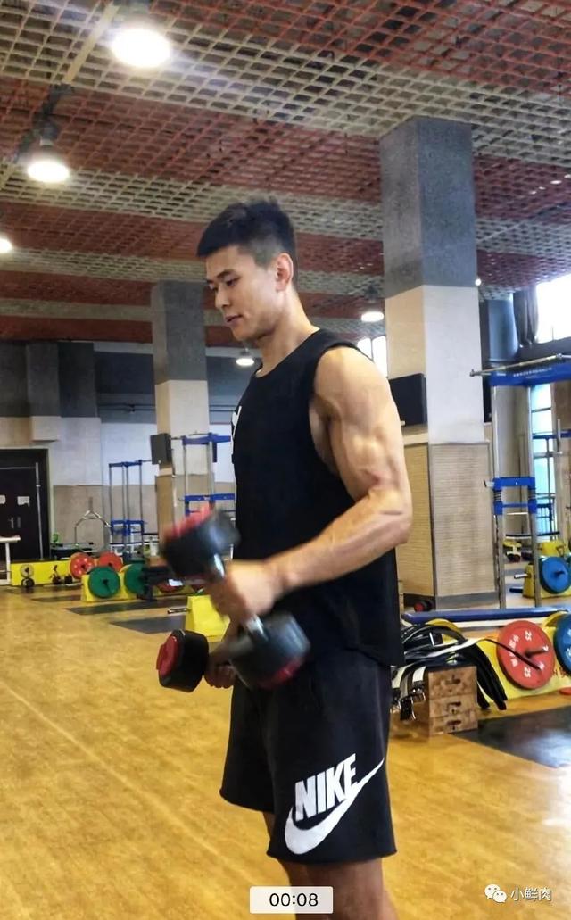 191cm山东大鼻子小哥走红,这也太猛了吧 191cm山东大鼻子小哥走红,这也太猛了吧