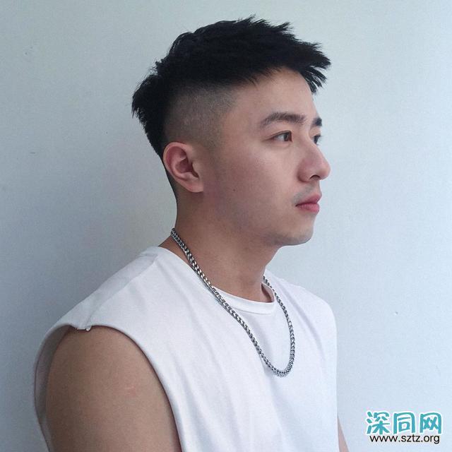 男生“两边剃光,中间留长”的发型,这4款很帅气,不要剪错了 男生“两边剃光,中间留长”的发型,这4款很帅气,不要剪错了