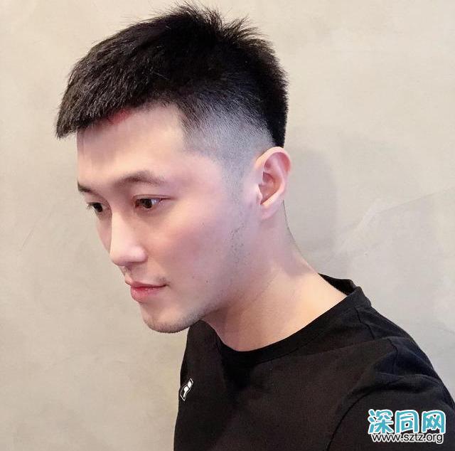 男生“两边剃光,中间留长”的发型,这4款很帅气,不要剪错了 男生“两边剃光,中间留长”的发型,这4款很帅气,不要剪错了
