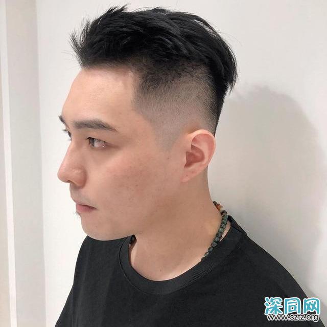 男生“两边剃光,中间留长”的发型,这4款很帅气,不要剪错了 男生“两边剃光,中间留长”的发型,这4款很帅气,不要剪错了