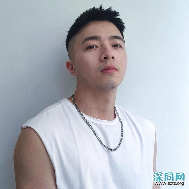 男生“两边剃光,中间留长”的发型,这4款很帅气,不要剪错了 男生“两边剃光,中间留长”的发型,这4款很帅气,不要剪错了