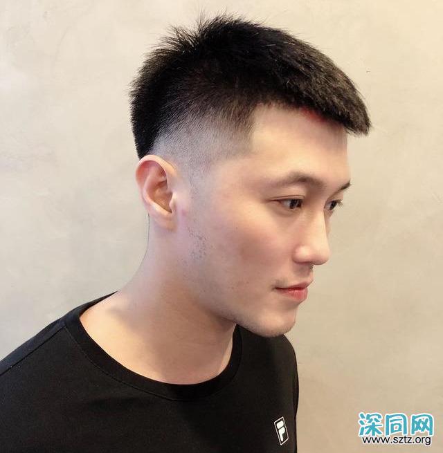 男生“两边剃光,中间留长”的发型,这4款很帅气,不要剪错了 男生“两边剃光,中间留长”的发型,这4款很帅气,不要剪错了