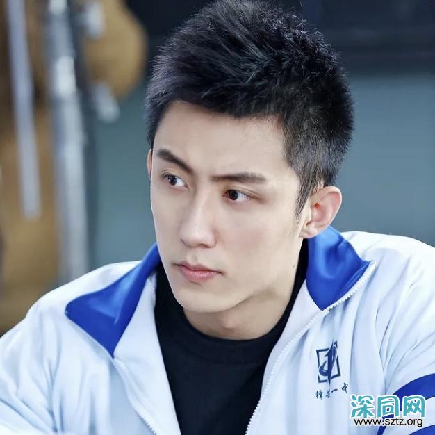 适合“学生党”的4款男生发型,剪完帅气又阳光 适合“学生党”的4款男生发型,剪完帅气又阳光