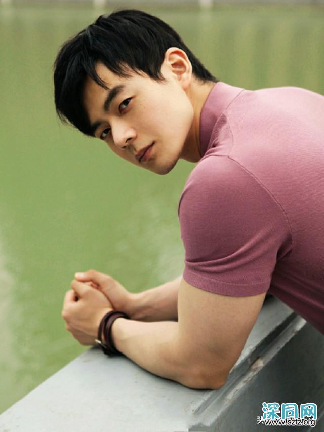 气质型男小奶狗,97年,身高176,穿衣风格就是与众不同 气质型男小奶狗,97年,身高176,穿衣风格就是与众不同