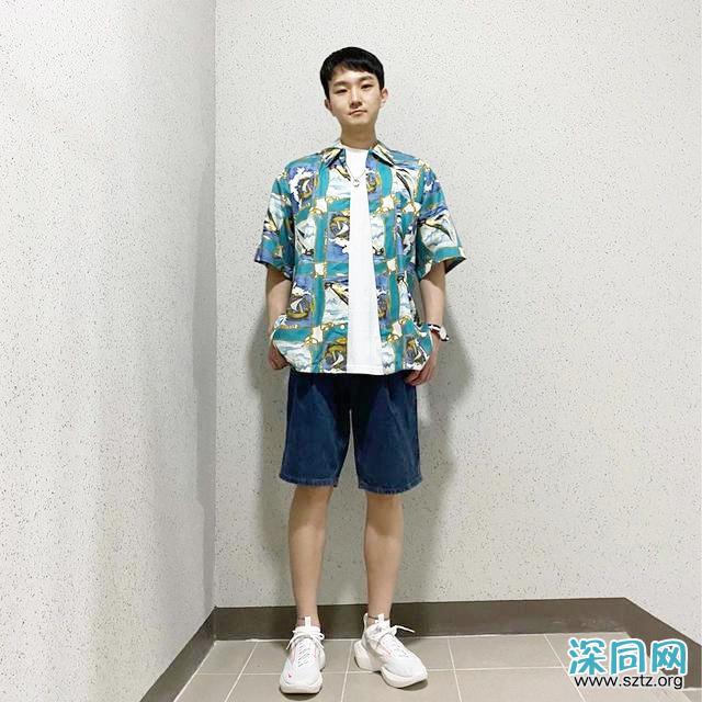 今夏男生流行“衬衫配短裤”,休闲舒适很清爽,谁穿谁帅气 今夏男生流行“衬衫配短裤”,休闲舒适很清爽,谁穿谁帅气