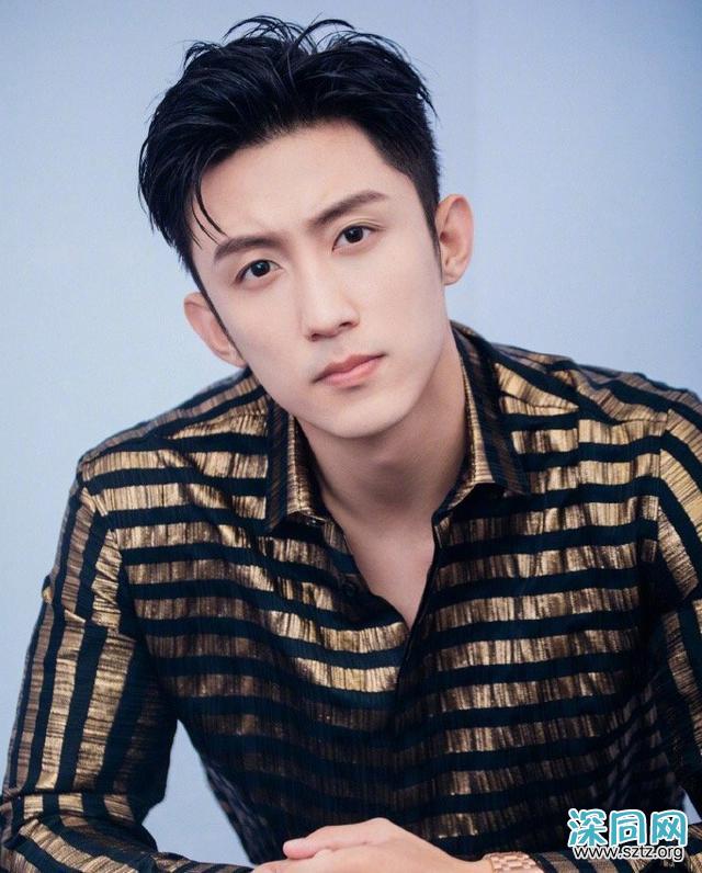 脸上有这4个特征的男生,特别适合留“背头”发型,轻熟显帅气 脸上有这4个特征的男生,特别适合留“背头”发型,轻熟显帅气