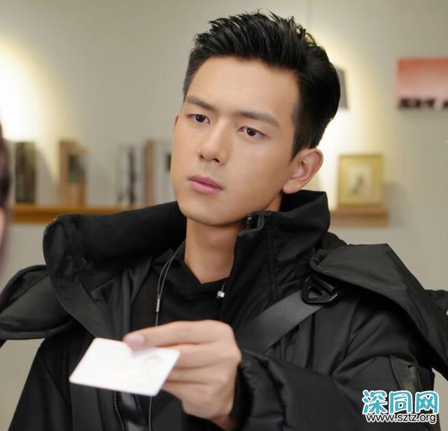 脸上有这4个特征的男生,特别适合留“背头”发型,轻熟显帅气 脸上有这4个特征的男生,特别适合留“背头”发型,轻熟显帅气