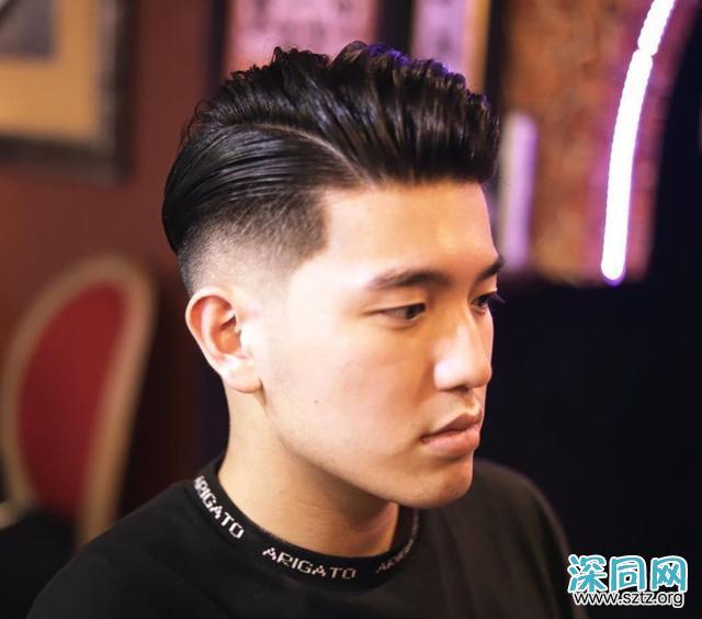 男人35岁后适合留“背头”发型,很多人都不敢剪,其实特别帅气 男人35岁后适合留“背头”发型,很多人都不敢剪,其实特别帅气