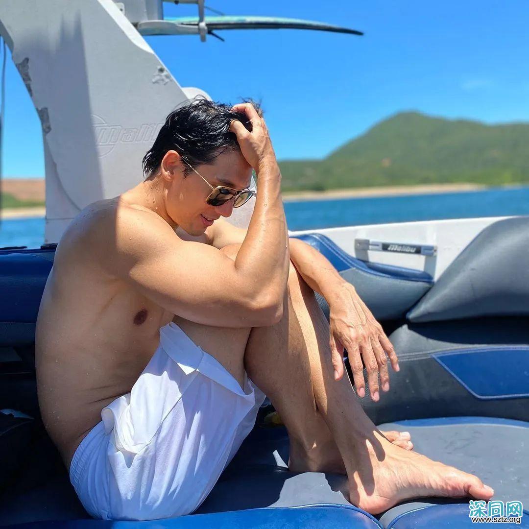 40岁香港男星关智斌推出写真集,他看起来还是那么青春 40岁香港男星关智斌推出写真集,他看起来还是那么青春