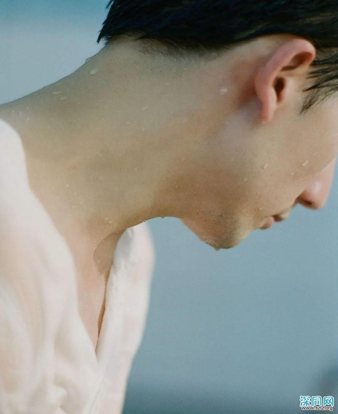 40岁香港男星关智斌推出写真集,他看起来还是那么青春 40岁香港男星关智斌推出写真集,他看起来还是那么青春