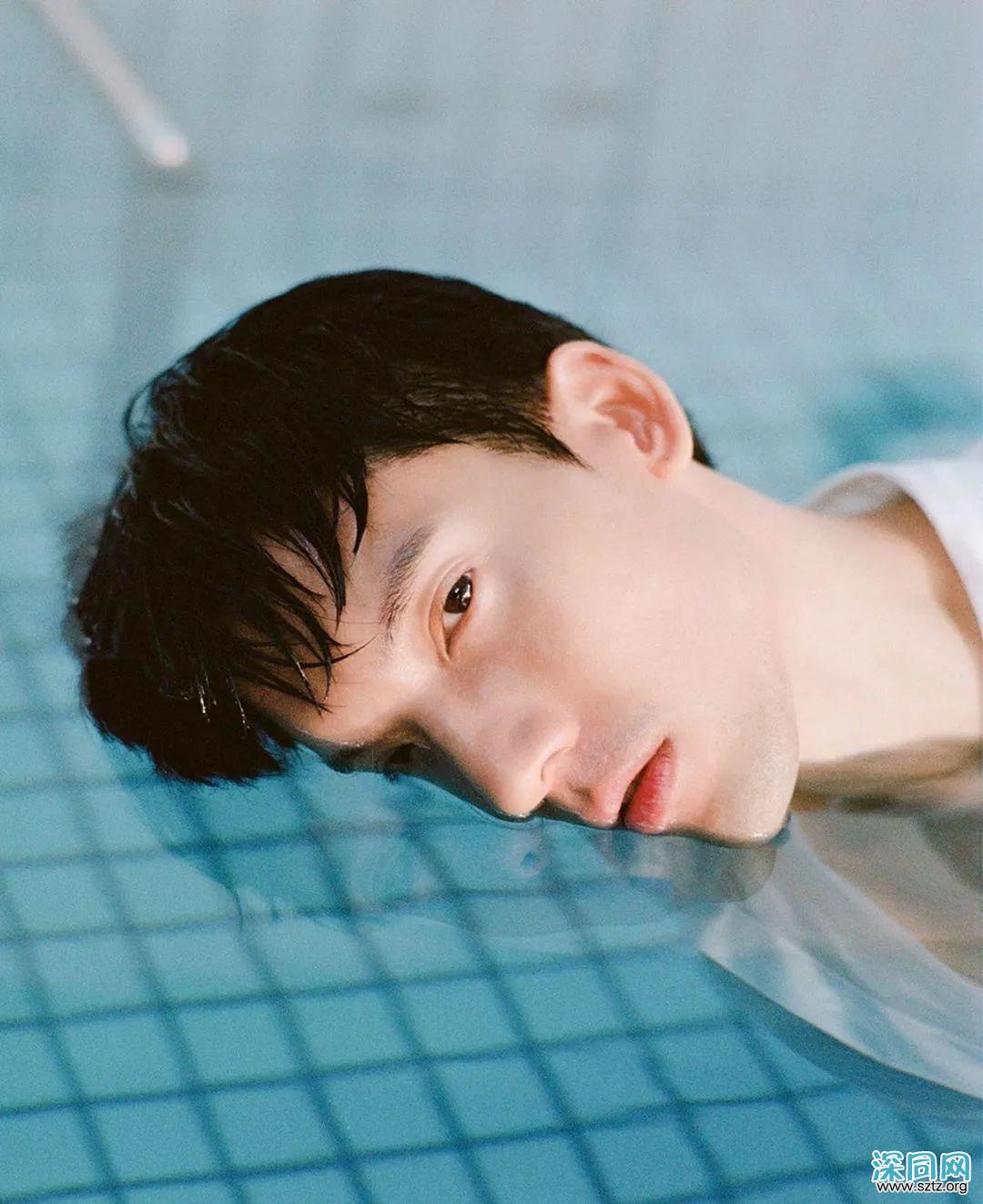 40岁香港男星关智斌推出写真集,他看起来还是那么青春 40岁香港男星关智斌推出写真集,他看起来还是那么青春