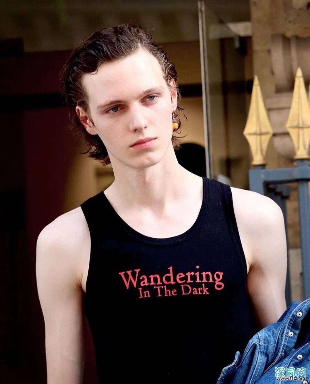 本季度最火男模是他,19岁的比利时小将,宛如油画中的男孩 本季度最火男模是他,19岁的比利时小将,宛如油画中的男孩