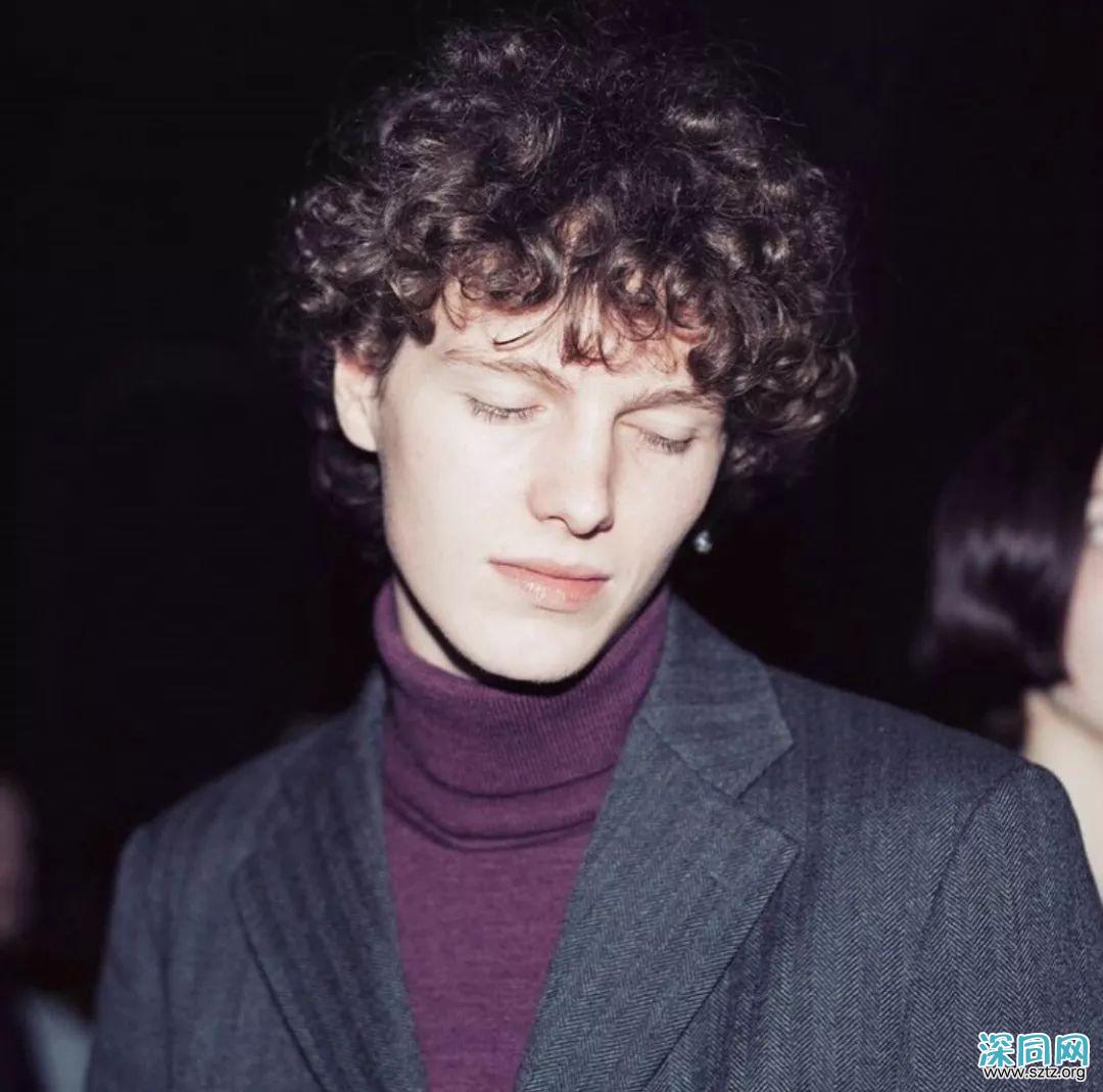 本季度最火男模是他,19岁的比利时小将,宛如油画中的男孩 本季度最火男模是他,19岁的比利时小将,宛如油画中的男孩