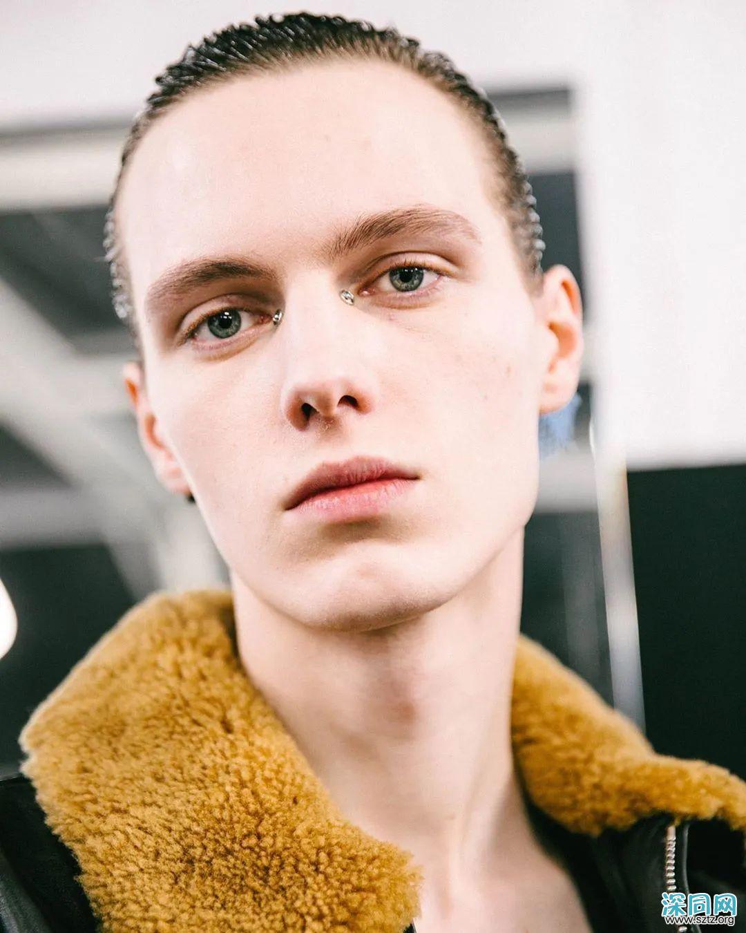 本季度最火男模是他,19岁的比利时小将,宛如油画中的男孩 本季度最火男模是他,19岁的比利时小将,宛如油画中的男孩