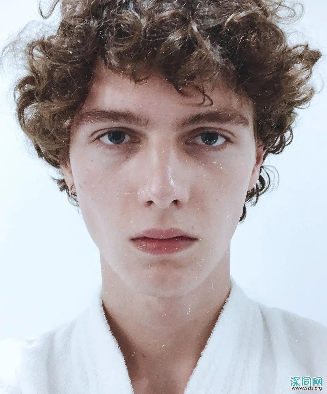 本季度最火男模是他,19岁的比利时小将,宛如油画中的男孩 本季度最火男模是他,19岁的比利时小将,宛如油画中的男孩