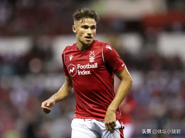 英超球员Matty Cash, 23 岁 英超球员Matty Cash, 23 岁