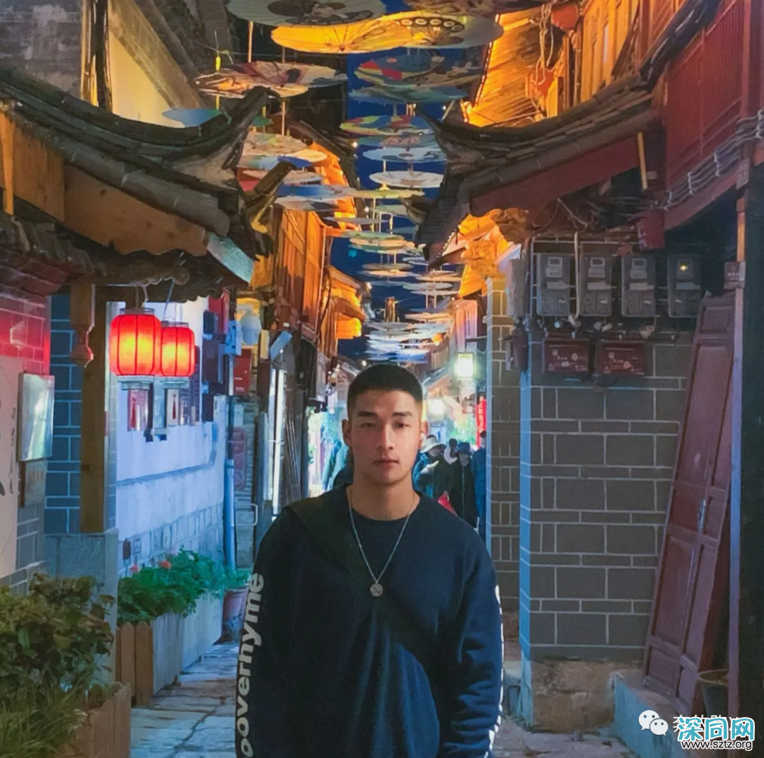 大鼻子爷们兵哥哥浴室自拍,爱了 大鼻子爷们兵哥哥浴室自拍,爱了