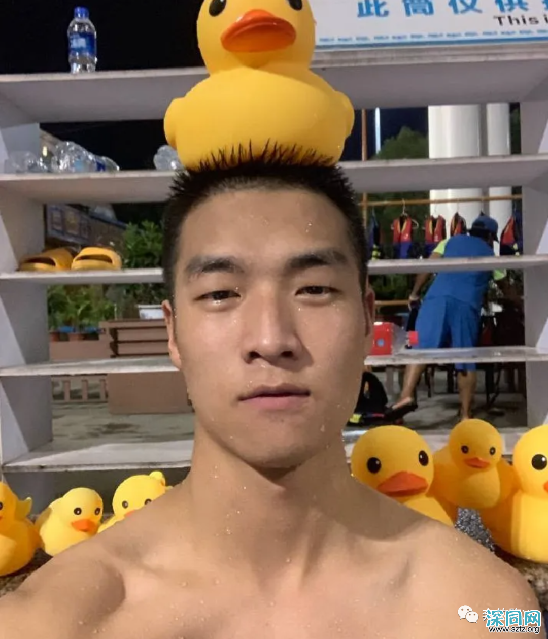 大鼻子爷们兵哥哥浴室自拍,爱了 大鼻子爷们兵哥哥浴室自拍,爱了