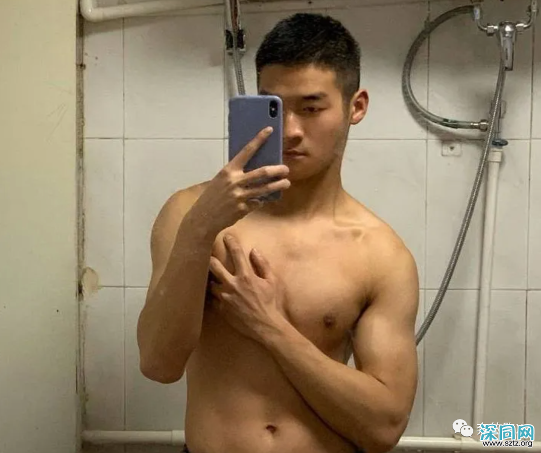 大鼻子爷们兵哥哥浴室自拍,爱了 大鼻子爷们兵哥哥浴室自拍,爱了