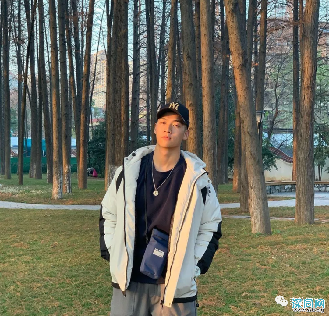 大鼻子爷们兵哥哥浴室自拍,爱了 大鼻子爷们兵哥哥浴室自拍,爱了