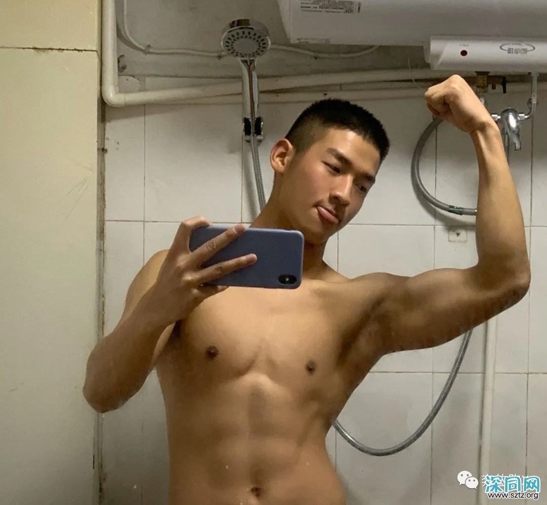 大鼻子爷们兵哥哥浴室自拍,爱了 大鼻子爷们兵哥哥浴室自拍,爱了