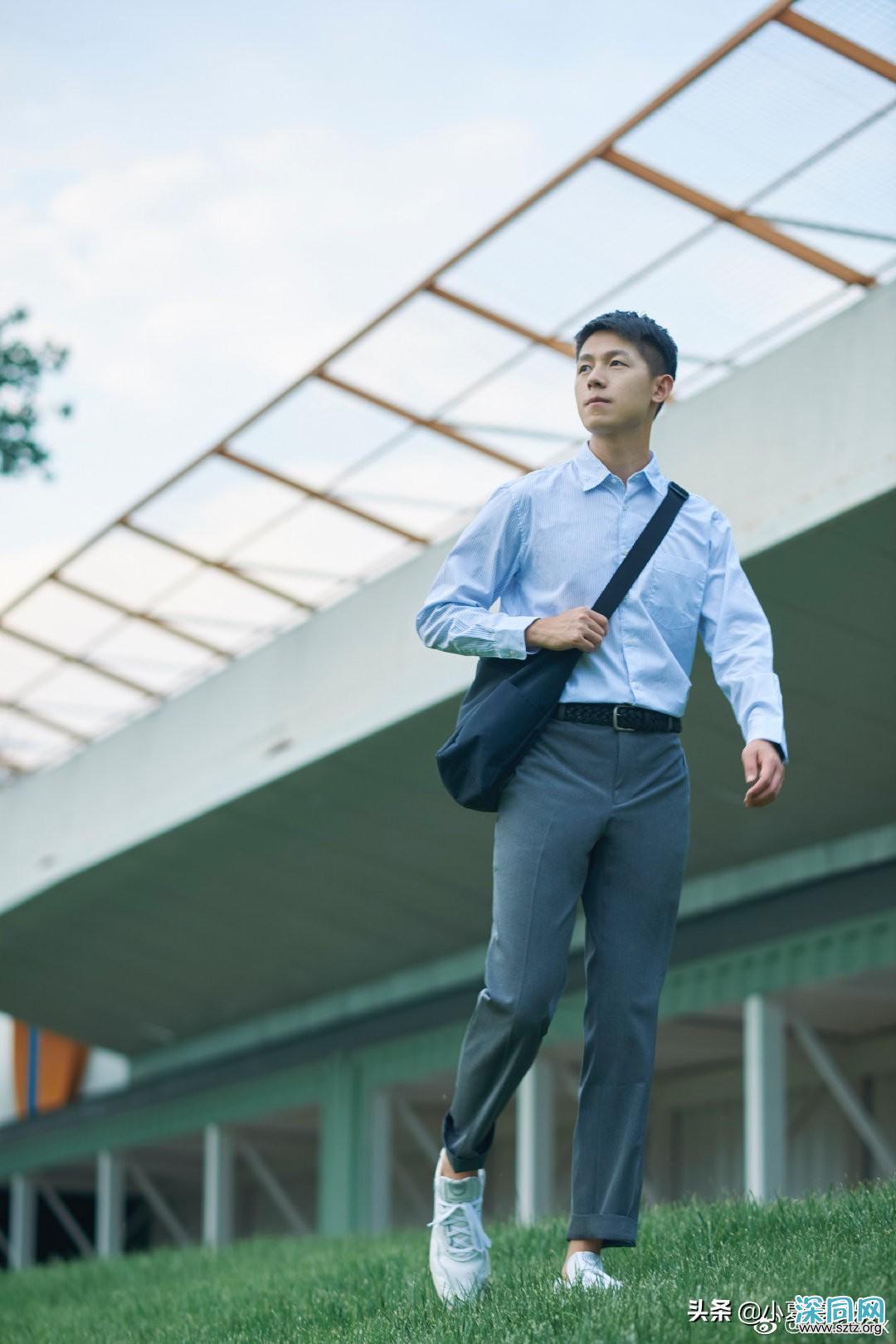 小哥哥撞脸李现,相似度太高,这不是亲兄弟? 小哥哥撞脸李现,相似度太高,这不是亲兄弟?