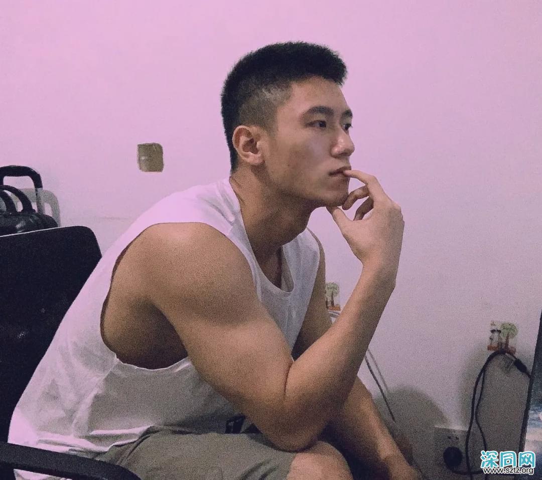 20岁183CM的大学运动男生,身材好到被盗图 20岁183CM的大学运动男生,身材好到被盗图