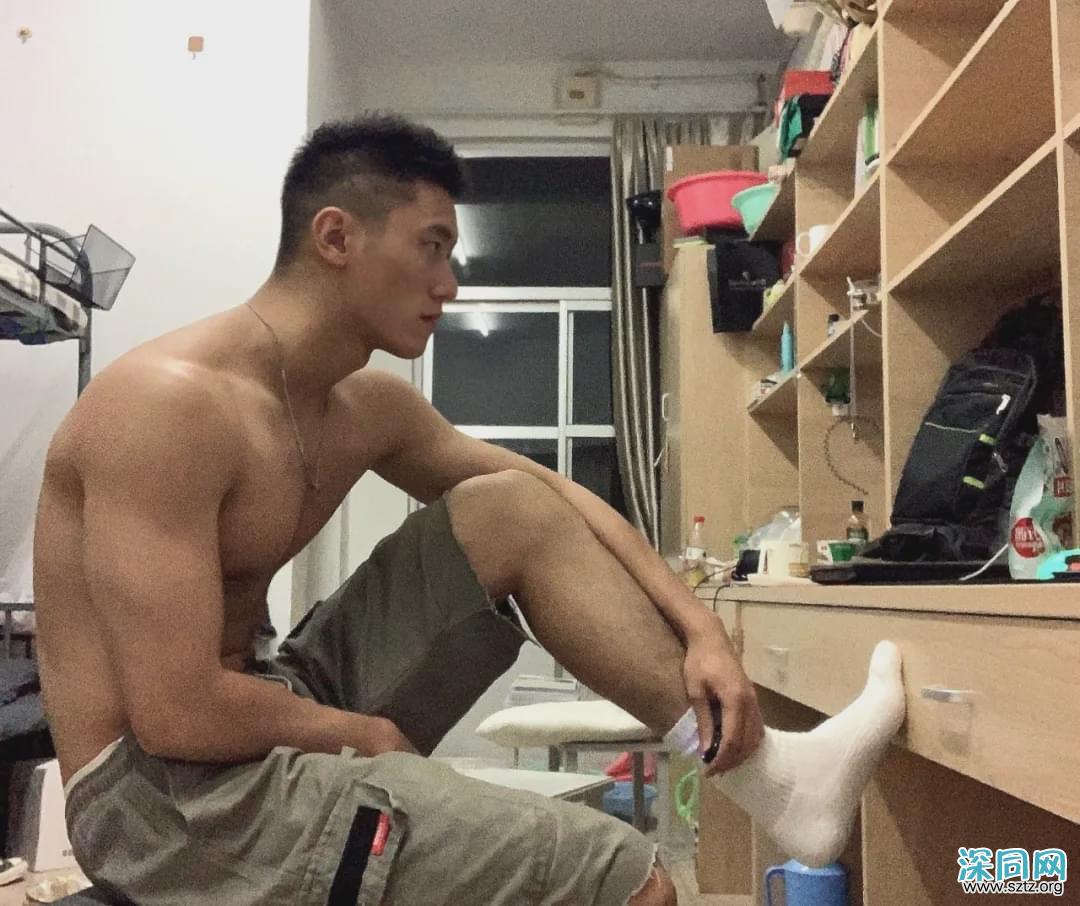 20岁183CM的大学运动男生,身材好到被盗图 20岁183CM的大学运动男生,身材好到被盗图