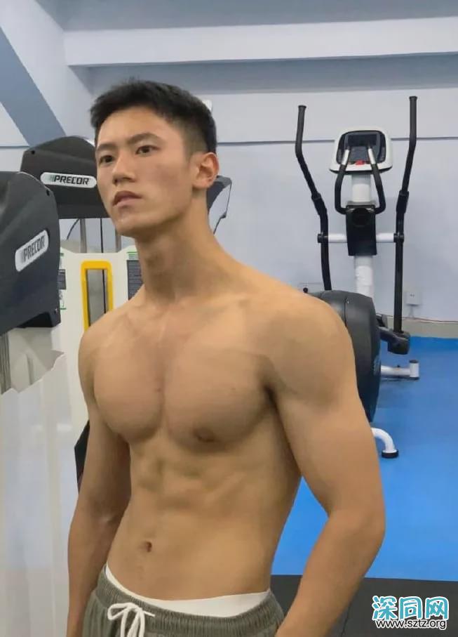 20岁183CM的大学运动男生,身材好到被盗图 20岁183CM的大学运动男生,身材好到被盗图