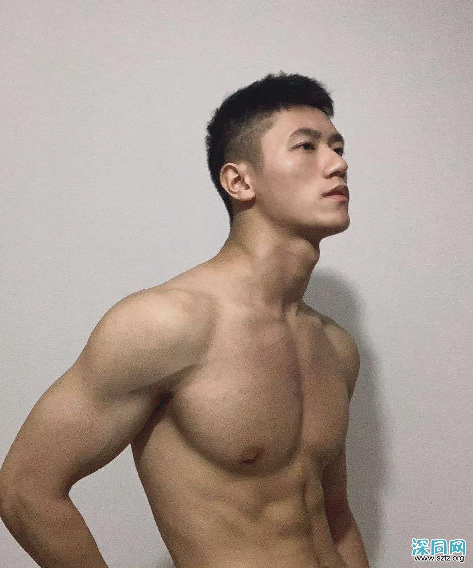 20岁183CM的大学运动男生,身材好到被盗图 20岁183CM的大学运动男生,身材好到被盗图