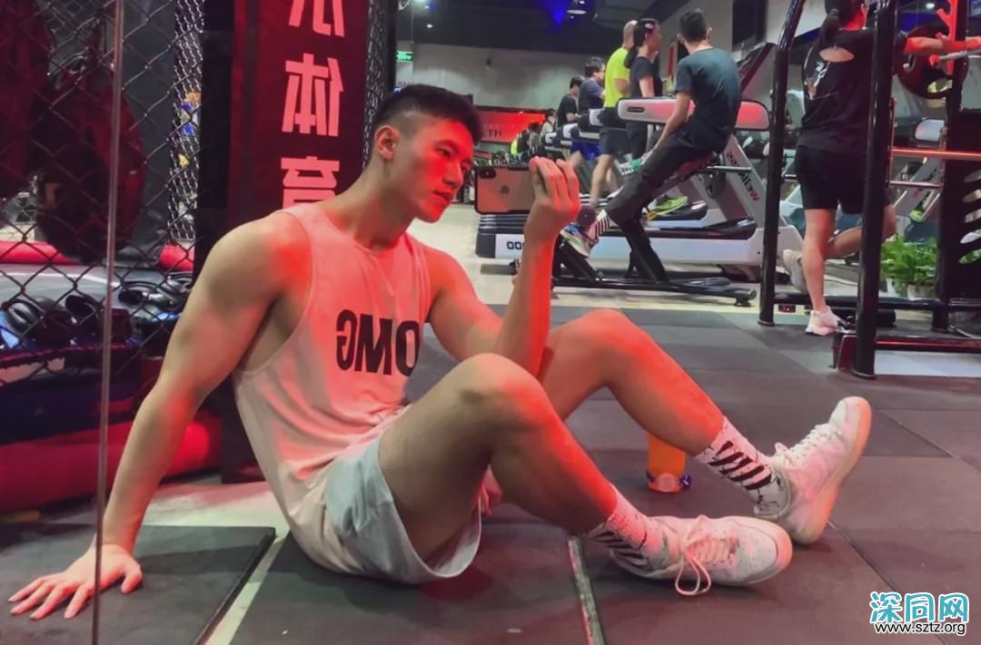 20岁183CM的大学运动男生,身材好到被盗图 20岁183CM的大学运动男生,身材好到被盗图