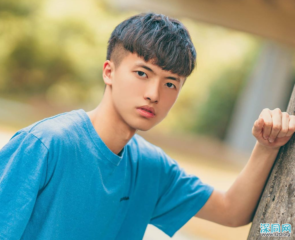 男生“两边剃短”发型干净利落,今秋4款潮流发型,帅气提升颜值 男生“两边剃短”发型干净利落,今秋4款潮流发型,帅气提升颜值