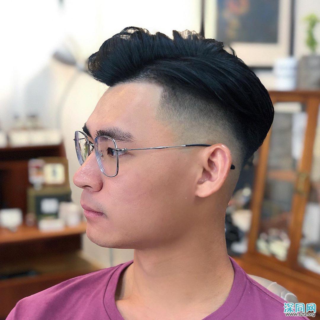 比欧豪的寸头发型更帅气!今秋男生流行“两边掏空”,潮流有个性 比欧豪的寸头发型更帅气!今秋男生流行“两边掏空”,潮流有个性