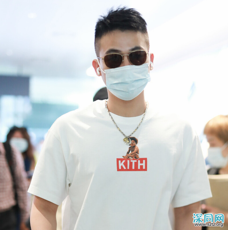 比欧豪的寸头发型更帅气!今秋男生流行“两边掏空”,潮流有个性 比欧豪的寸头发型更帅气!今秋男生流行“两边掏空”,潮流有个性