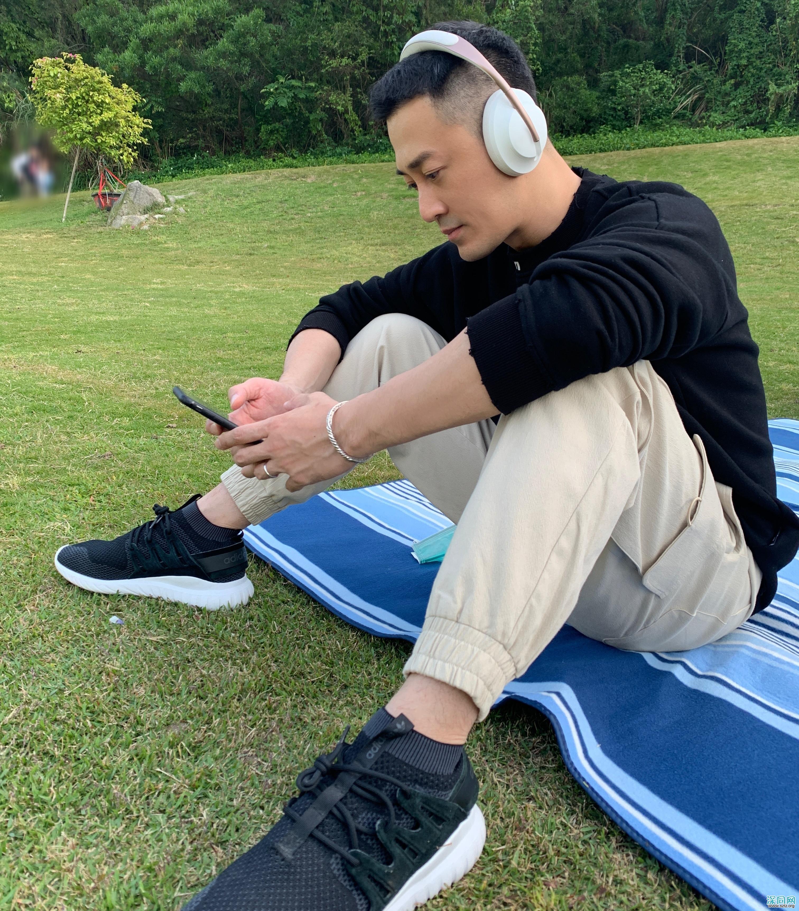 41岁林峰留“寸头”超好看,发型清爽干净利落,帅气不输小鲜肉 41岁林峰留“寸头”超好看,发型清爽干净利落,帅气不输小鲜肉