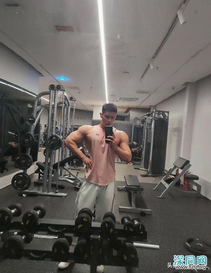 扒出这枚厚嘴唇大鼻子模特,满身肌肉,荷尔蒙爆棚 扒出这枚厚嘴唇大鼻子模特,满身肌肉,荷尔蒙爆棚