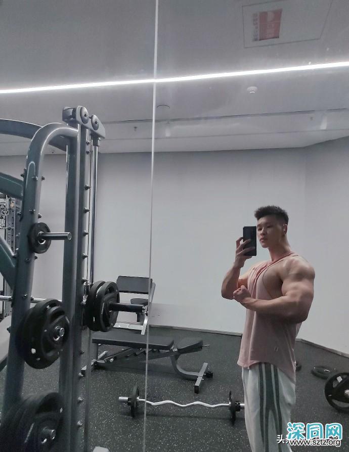 扒出这枚厚嘴唇大鼻子模特,满身肌肉,荷尔蒙爆棚 扒出这枚厚嘴唇大鼻子模特,满身肌肉,荷尔蒙爆棚