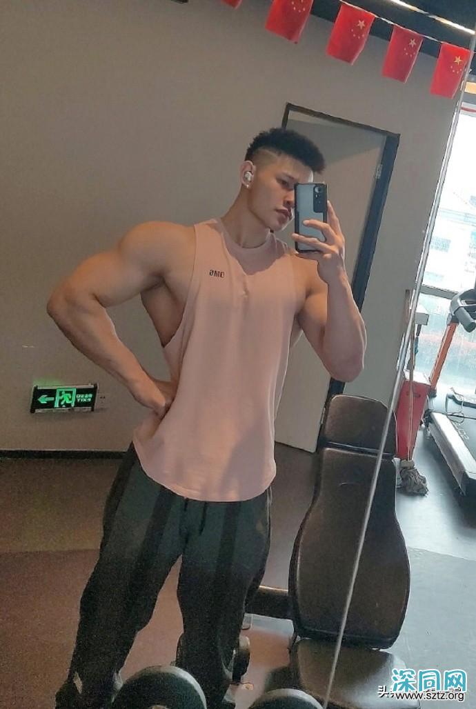 扒出这枚厚嘴唇大鼻子模特,满身肌肉,荷尔蒙爆棚 扒出这枚厚嘴唇大鼻子模特,满身肌肉,荷尔蒙爆棚